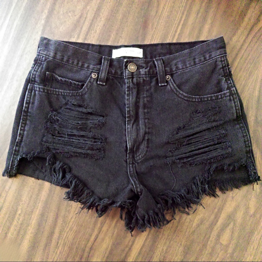 ⛔️SOLD⛔ A&F Distressed Shorts - Picture 2 of 6